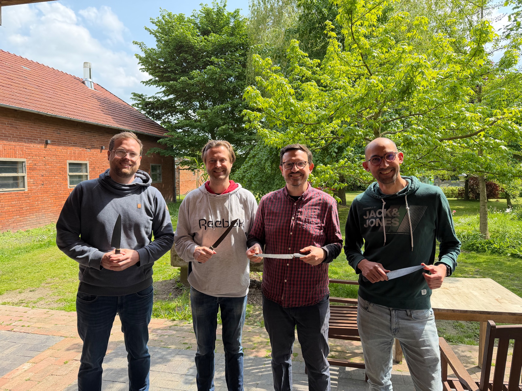 Teilnehmer des Hohenmoorer Damastmesser-Schmiedeseminars